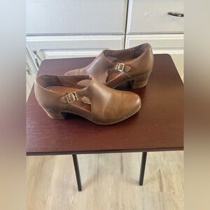 DANSKO HOLLIE BOOTIE IN TAUPE BURNISHED LEATHER SIZE EU 39